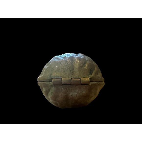 Vintage Brass Walnut Shaped Nutcracker – Large Decorative Piece - Picture 5 of 5